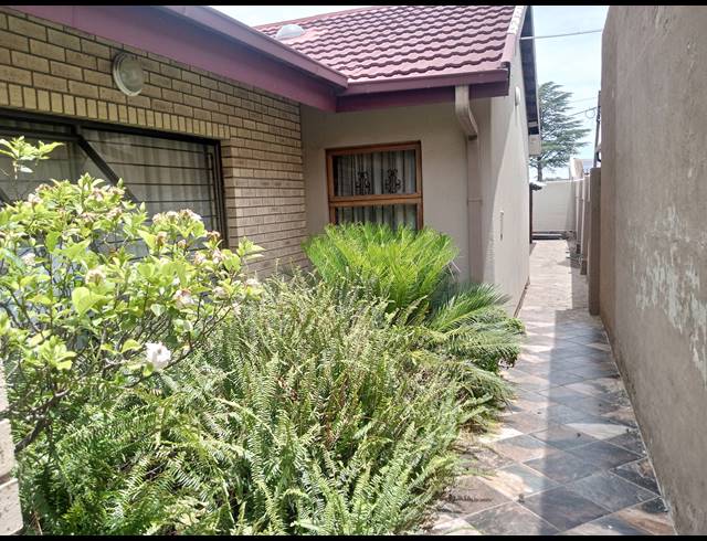 4 BEDROOM FREEHOLD FOR SALE IN RYNSOORD